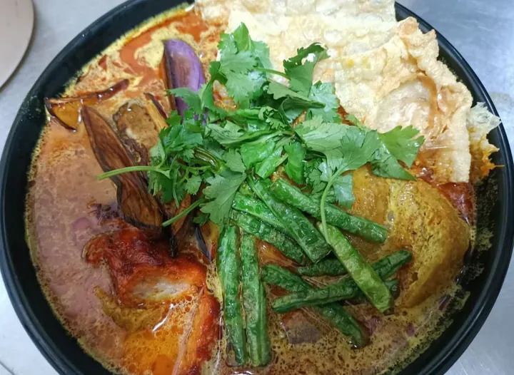 S002 Curry Noodles
