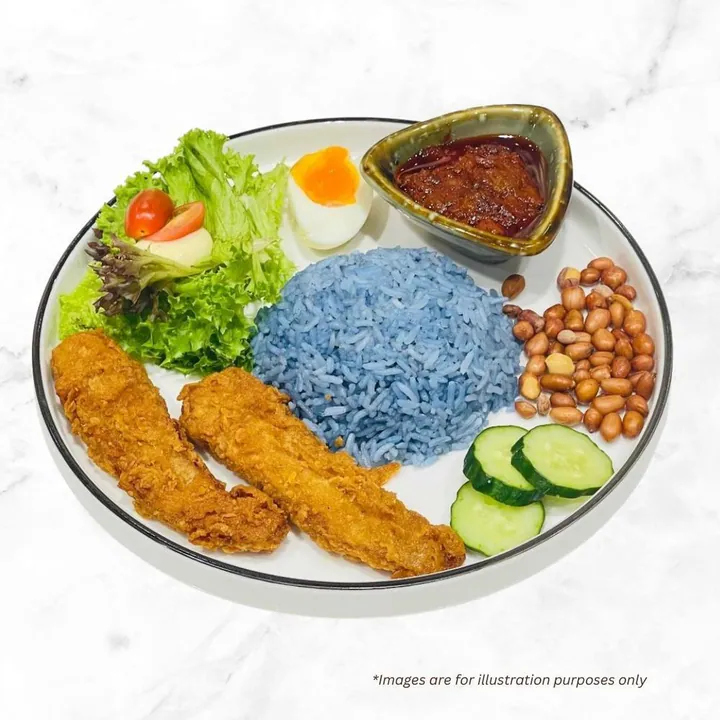 Signature Nasi Lemak 椰浆饭 (Contain Onion&egg)