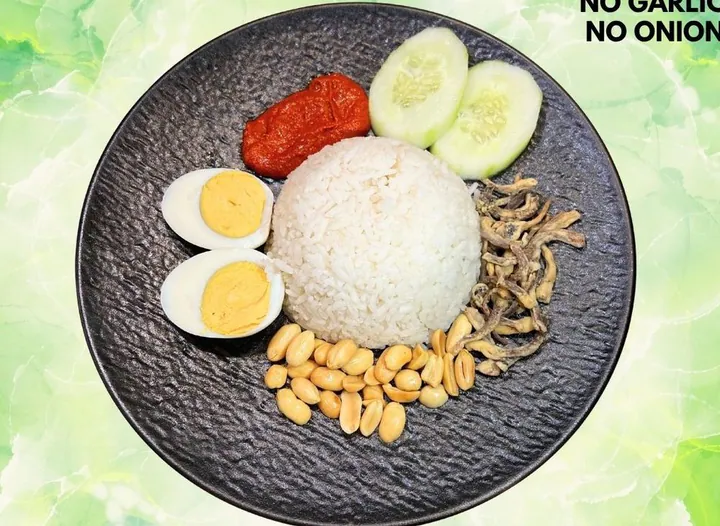 Vegetarian Nasi Lemak (Egg)
