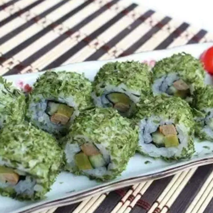 S7. Seaweed Sprout Roll