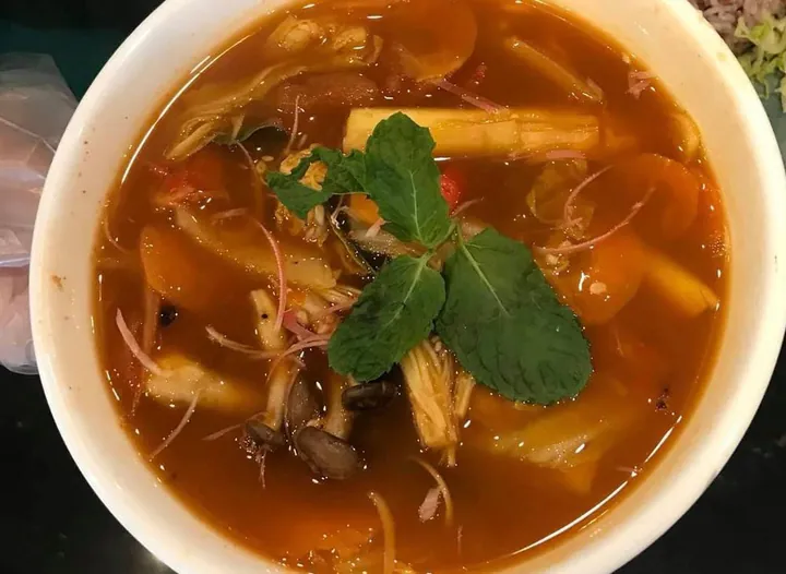 S6 VEGAN TOM YUM KUNG SOUP (SPICY)
