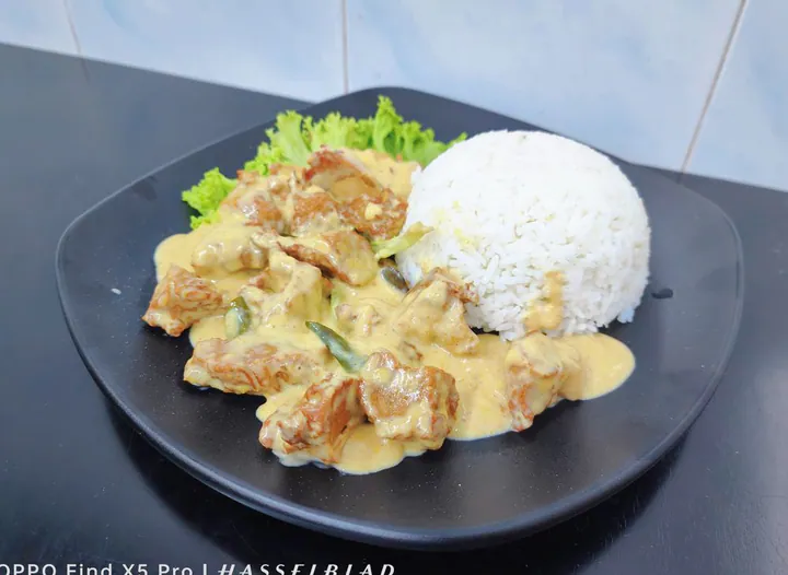 A6. Creamy Salted Egg Diced Chicken Rice