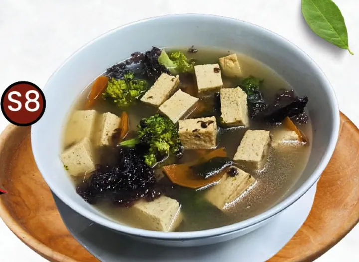 S8. 海带金针豆腐汤 Seaweed W/Mushroom Tofu Soup