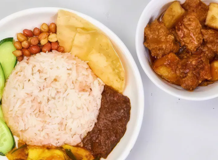 NL03. Mutton Curry Nasi Lemak Signature 咖喱羊肉椰浆饭