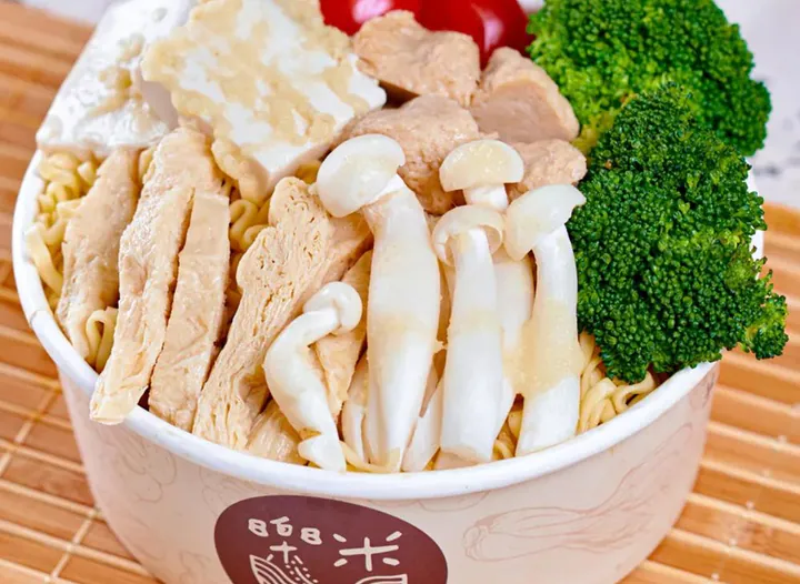 N09. Grandma Ginger Soup Noodle Signature 婆婆姜汤面