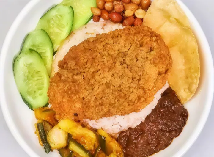 NL01. Golden Crispy Chicken Chop Nasi Lemak 香脆鸡扒椰浆饭