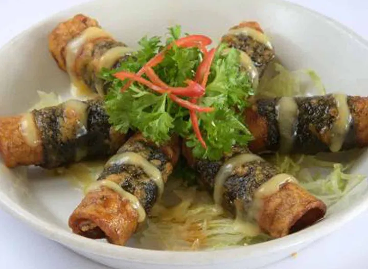 G209. Dragon & Phoenix Salad Rolls