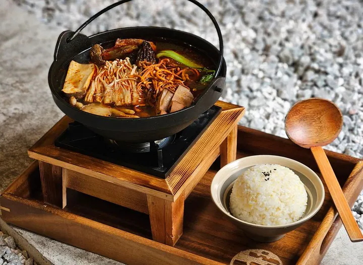 Spicy Mala Mushroom Hotpot 四川麻辣菇蕈煲