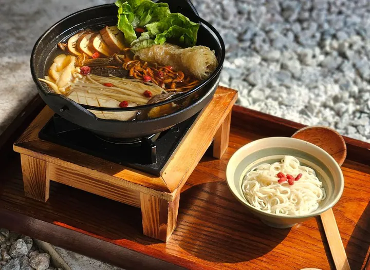Nourishing Mushrooms Hotpot 原味七彩菇蕈煲