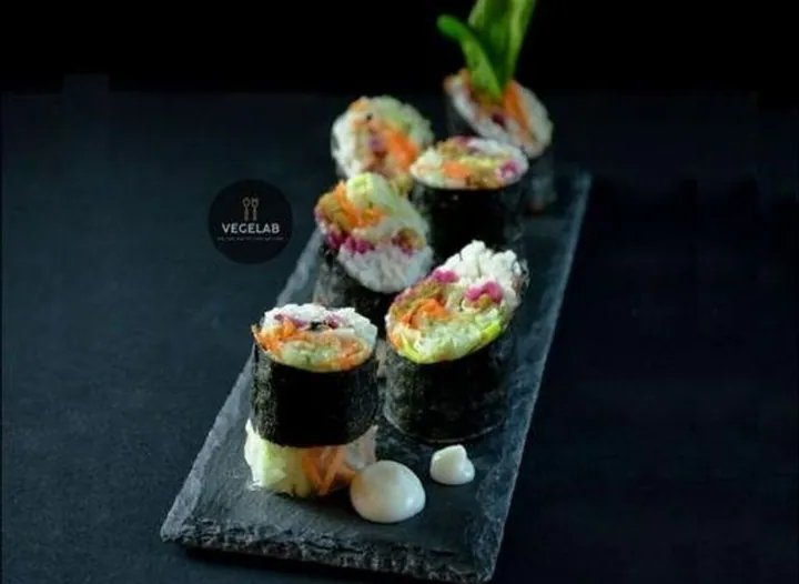 VEGAN Wafu Tempeh Seaweed Roll + Drink
