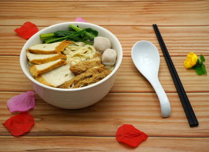 N05. Vegetarian Soup Pan Mee