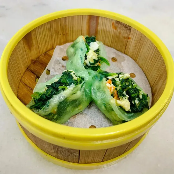 D003. Vegetable Spinach Dumplings 素菠菜饺