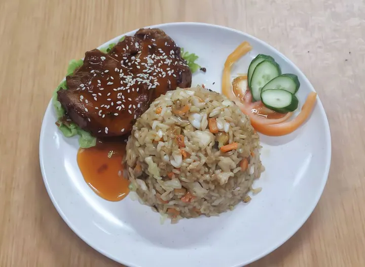 Vegetable Rib Born Fried Rice 排骨王炒饭